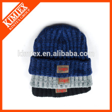 Strick machte Ihre eigene benutzerdefinierte Leder Patch Beanie